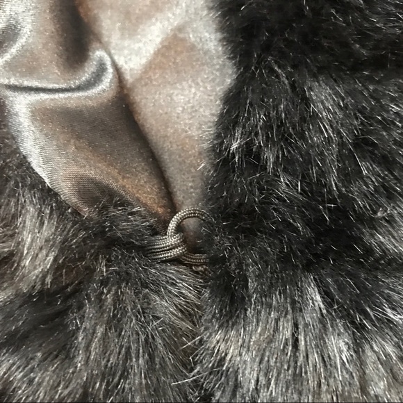 Black Faux Fur Vest - Picture 5 of 6